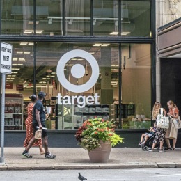 Nothing’s better than those weekend @target runs that we all crave! Luckily for residents of Kaufmann’s, those trips are made easy thanks to the Target located on the ground floor of our building. With just a quick elevator ride downstairs you’ll find all your favorite items - from home goods and groceries to beauty supplies and pet care. Click the link in our bio to learn more about life at Kaufmann’s. #ComeHomeToKaufmanns
.
.
.
#luxury #luxuryapartments #luxeliving #pittsburgerealestate ... Instagram post from @rentkaufmanns on July 12, 2024 15:27:45pm